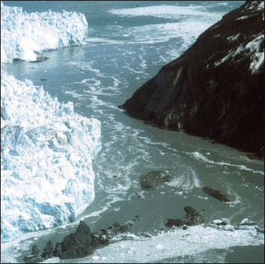 20120529-Glacial burst Hubbard_Glacier_May_20.2000.jpg